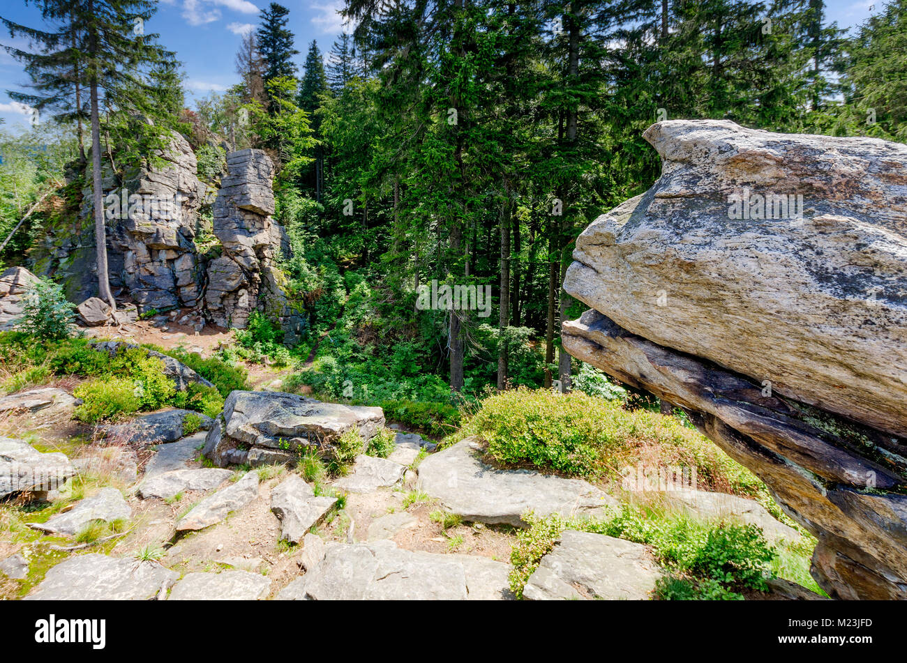 Rocky Gate, formazione sul monte Trojak in Golden montagne vicino alla città di Ladek Zdroj (Ger. Bad Landeck), Bassa Slesia voivodato. La Polonia, l'Europa. Foto Stock