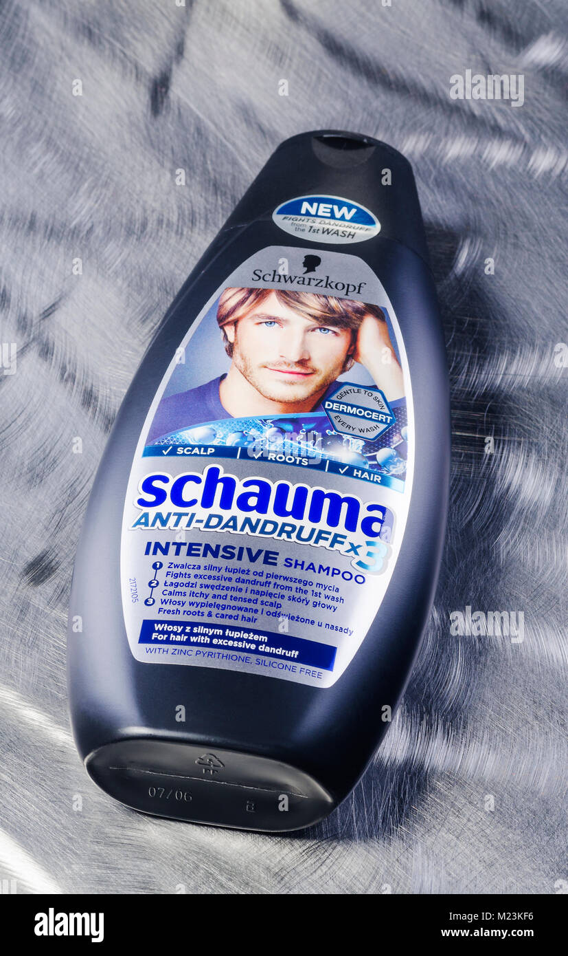 La Schwarzkopf shampoo isolato su sfondo di metallo. Foto Stock