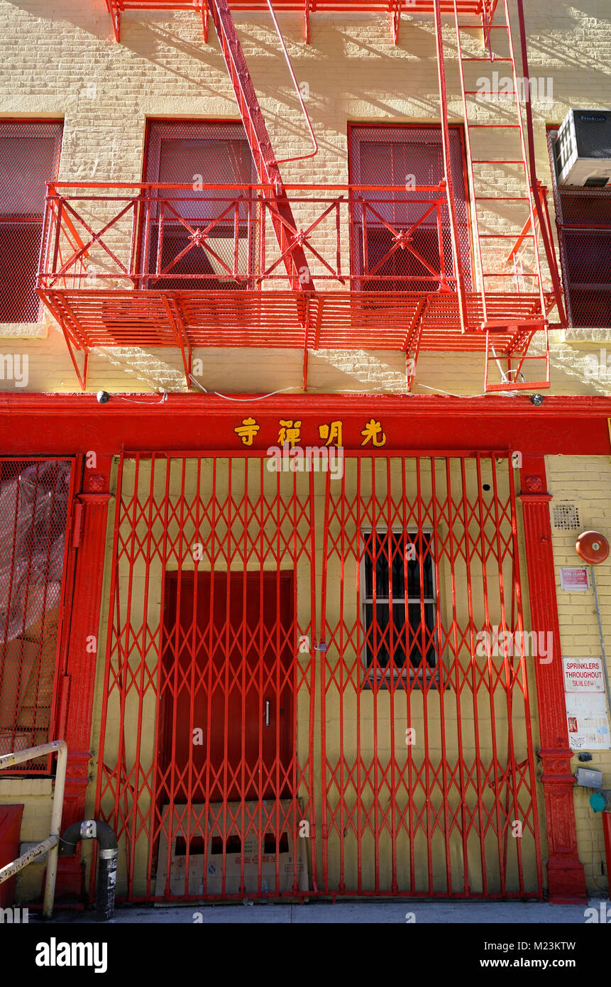 La facciata di un tempio buddista in Manhattan Chinatown.New York City.USA Foto Stock