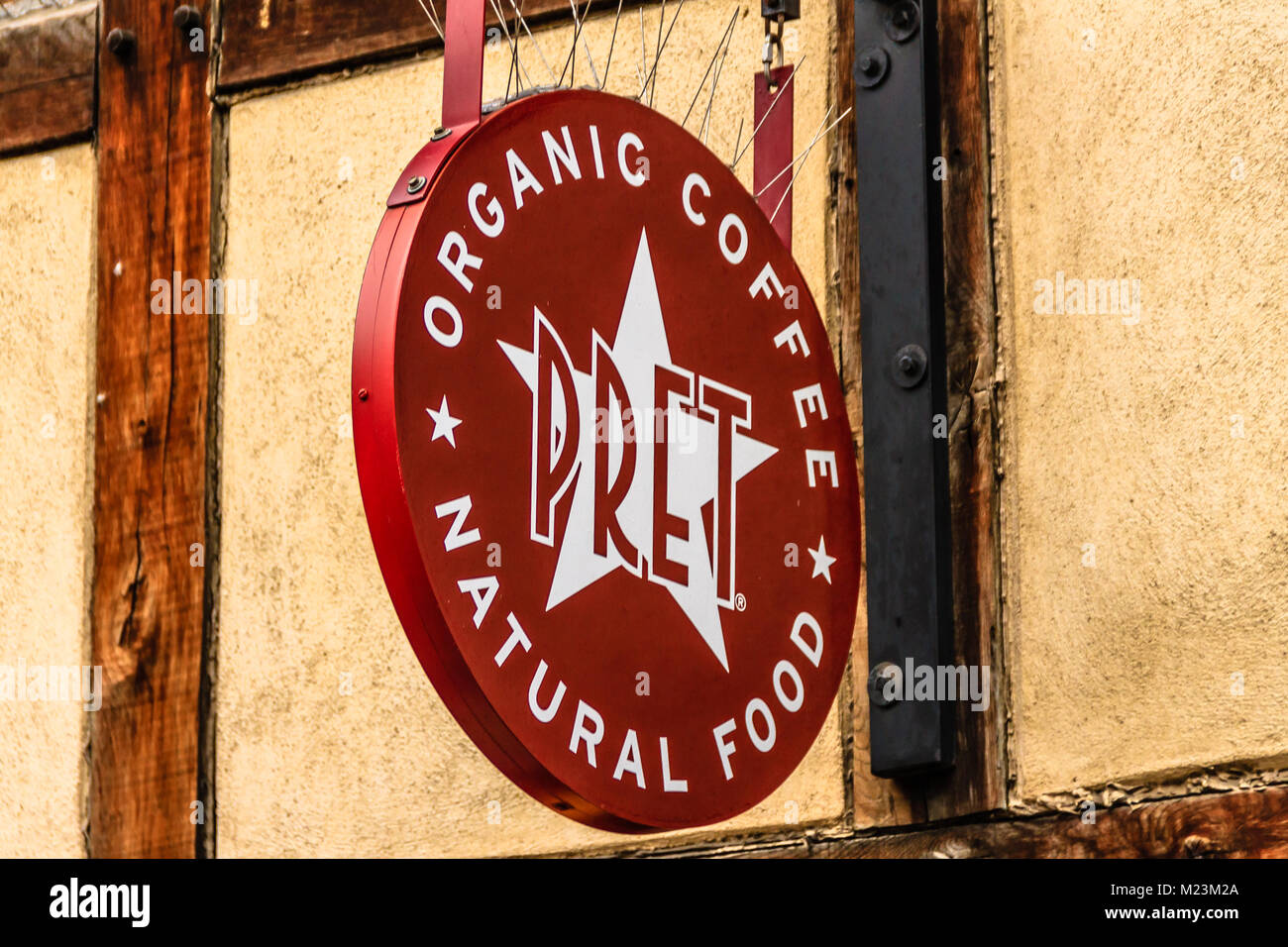 Segno per il pret a Manger catena sandwich shop su Cornmarket Street, Oxford, Oxfordshire, Regno Unito. Feb 2018 Foto Stock