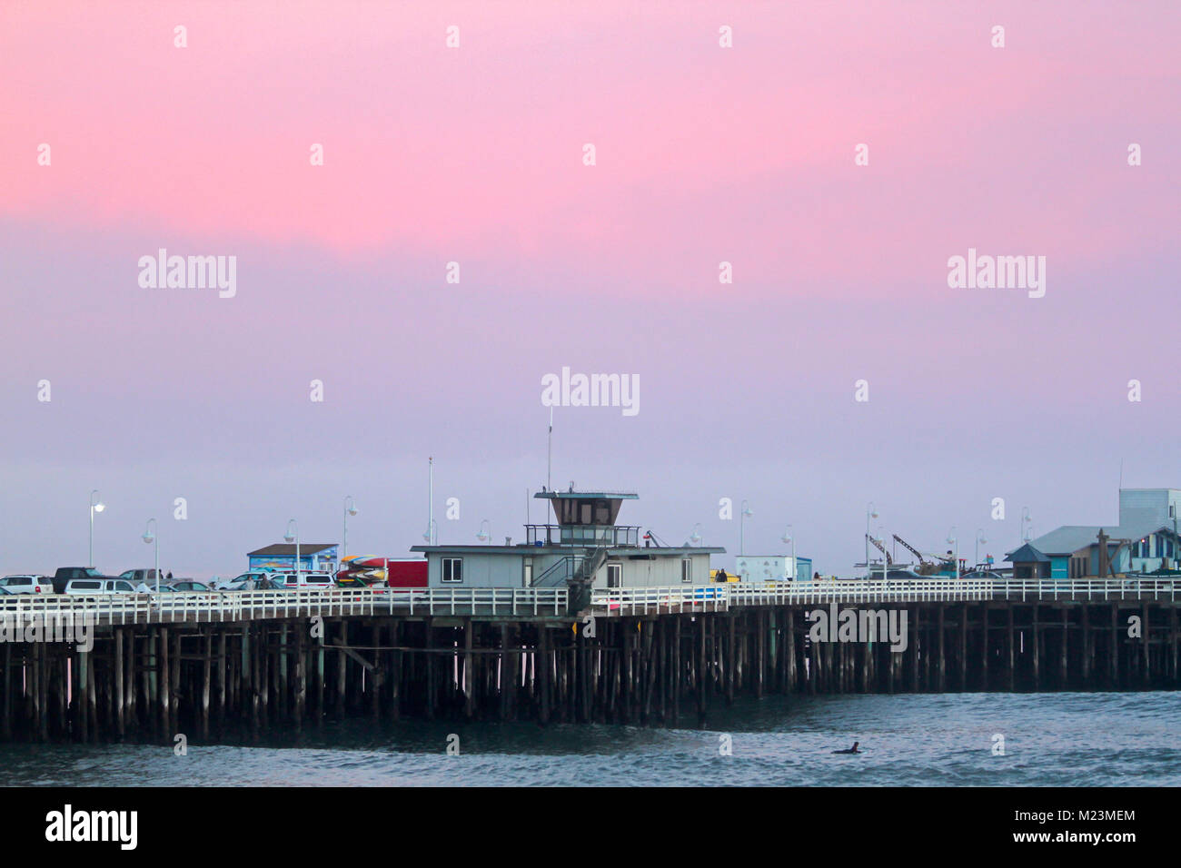 Santa Cruz Wharf al tramonto, Santa Cruz, in California, negli Stati Uniti Foto Stock