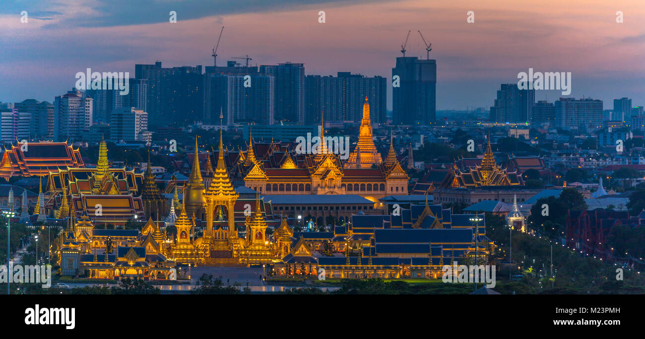 La fotografia aerea presso il Royal pira funeraria per Re Bhumibol Adulyadej in tempo al tramonto. Il Royal pira funeraria di iniziare a smontare Foto Stock