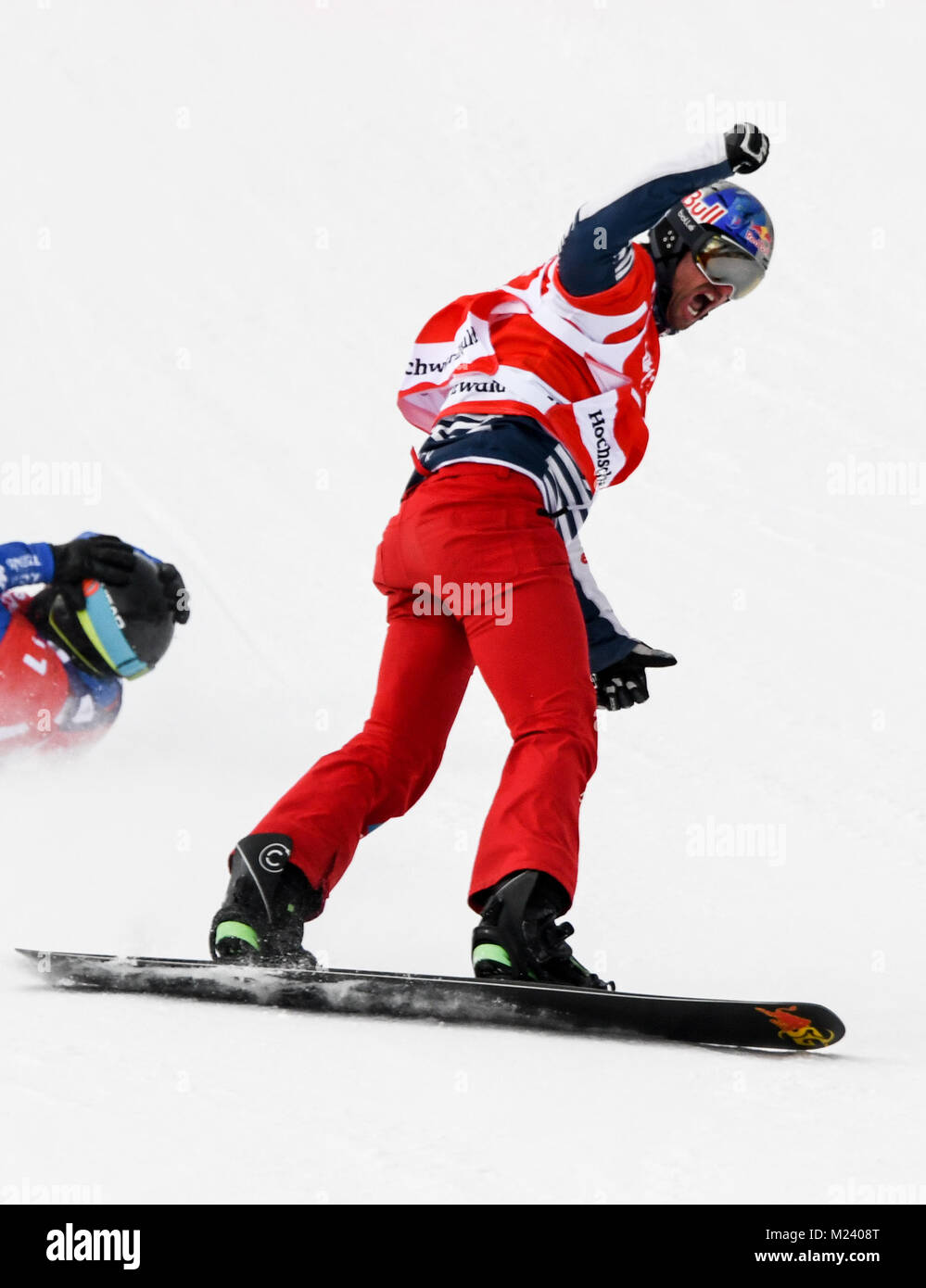 Feldberg, Germania. 04 feb 2018. Pierre Vaultierof Francia celebra la sua vittoria a tavola da snowboard cross World Cup a Feldberg, Germania, 04 febbraio 2018. Credito: Patrick Seeger/dpa/Alamy Live News Foto Stock