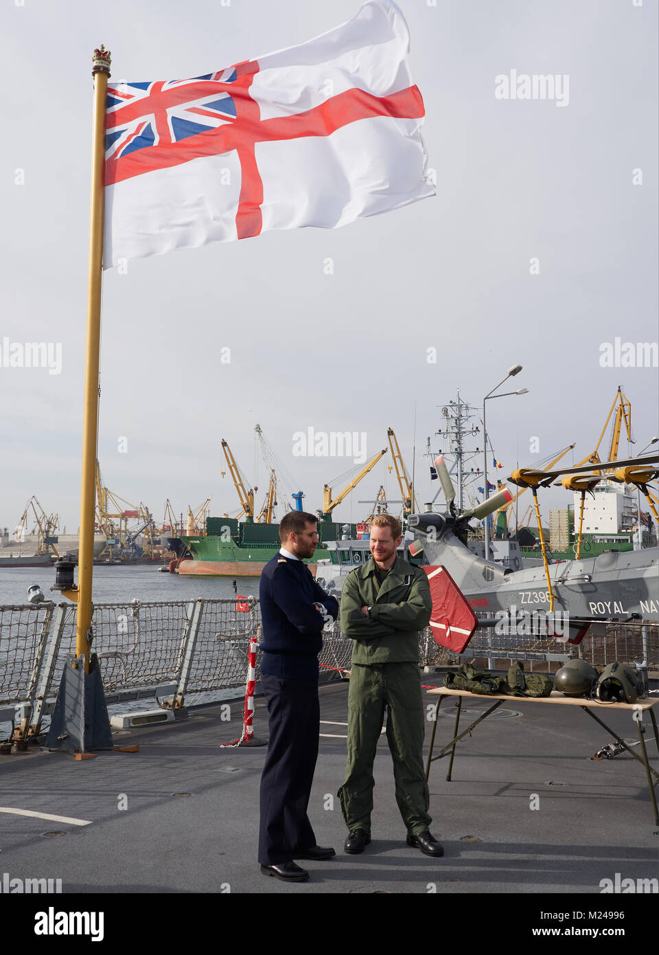 Constanta, Romania. 3 febbraio, 2018. HMS DUncan e HMS Enterprise dal Regno Unito, uniti da TCG Gaziantep e TCG AKÇAY dalla Turchia, arrestato per un giorno nel porto di Constanta. Paolo Brummell CMG, Regno Unito Ambasciatore di Romania, ha dichiarato durante la sua visita che il nero mare 'rimarrà un mare libero'. Credito: Mihai Popa/Alamy Live News Foto Stock