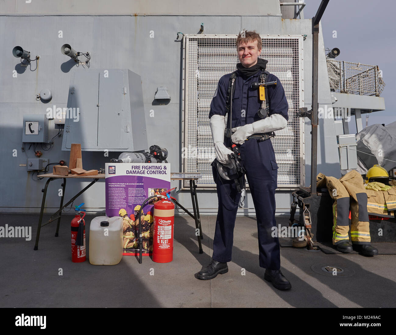 Constanta, Romania. 3 febbraio, 2018. HMS DUncan e HMS Enterprise dal Regno Unito, uniti da TCG Gaziantep e TCG AKÇAY dalla Turchia, arrestato per un giorno nel porto di Constanta. Paolo Brummell CMG, Regno Unito Ambasciatore di Romania, ha dichiarato durante la sua visita che il nero mare 'rimarrà un mare libero'. Credito: Mihai Popa/Alamy Live News Foto Stock