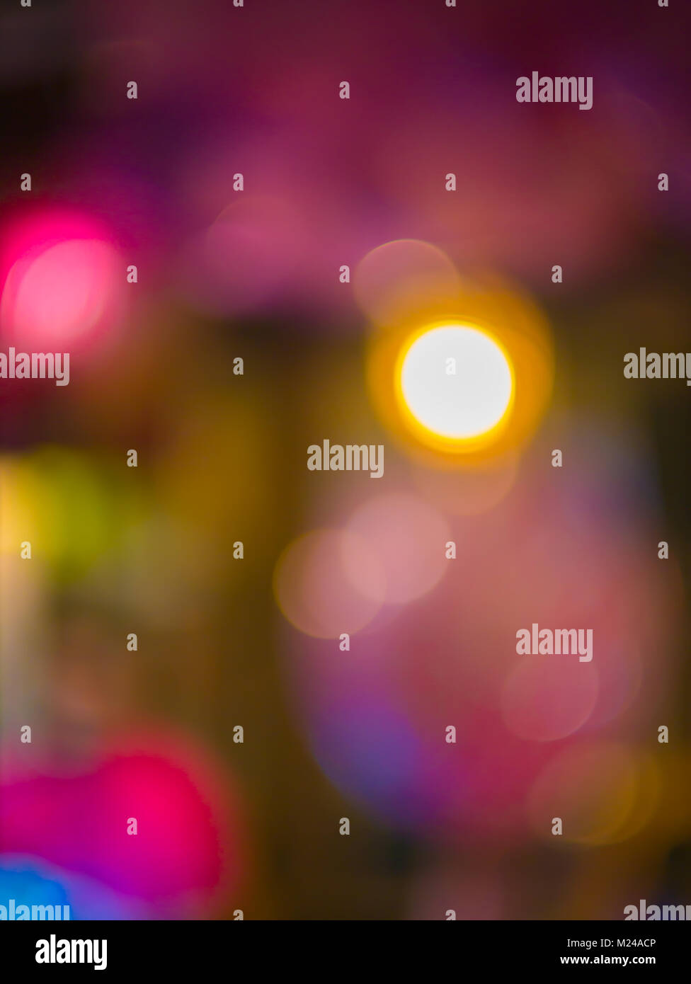 Abstract colorato bokeh di fondo dal de illuminazione messa a fuoco di notte Foto Stock