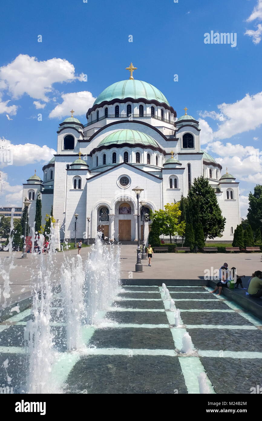 A Belgrado, in Serbia - Giugno 29, 2017: Chiesa di San Sava a Belgrado in Serbia, una delle più grandi chiese ortodosse in tutto il mondo in una giornata di sole Foto Stock