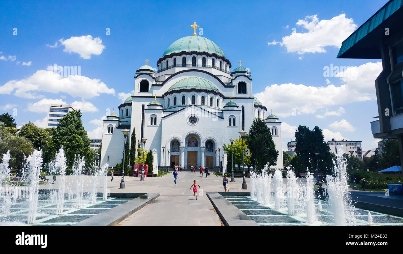 A Belgrado, in Serbia - Giugno 29, 2017: Chiesa di San Sava a Belgrado in Serbia, una delle più grandi chiese ortodosse in tutto il mondo su un giorni soleggiati con pla Foto Stock