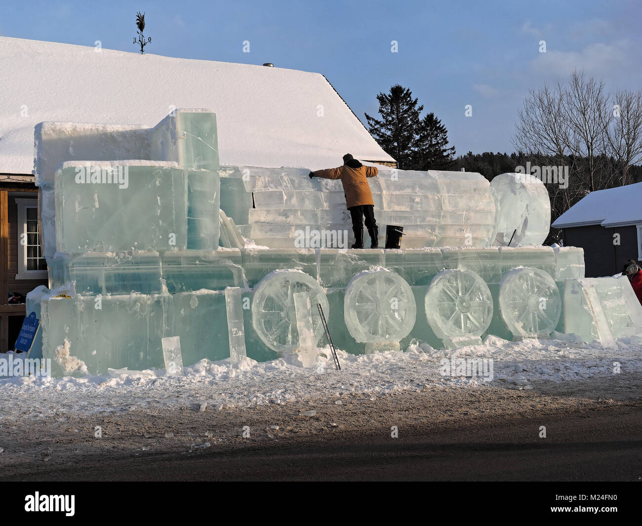 Saint-Come, Canada 2/3/2018. La piccola città di Saint-Come, situato nella regione Lanaudiere del Québec tenere la loro sempre popolari di ghiaccio festival carving Foto Stock