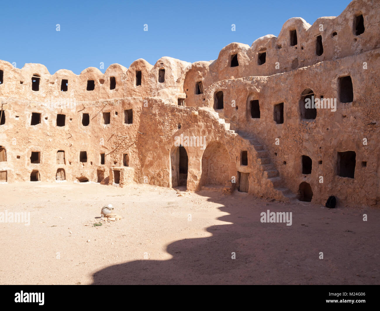 GASR al-Haj granaio vista generale dell'interno, Libia Foto Stock