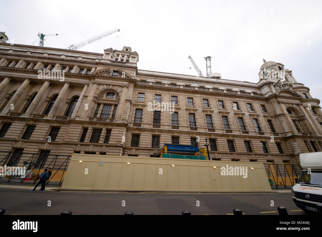 Vecchia guerra Edificio per uffici di Londra alla riqualificazione luxury hotel & Residence azionato da Raffles del gruppo prima proprietà nel Regno Unito. Costruzione Foto Stock