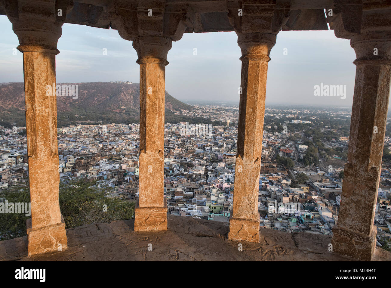 La città blu di Bundi, visto da Mordi Ki Chhatri, Bundi, Rajasthan, India Foto Stock