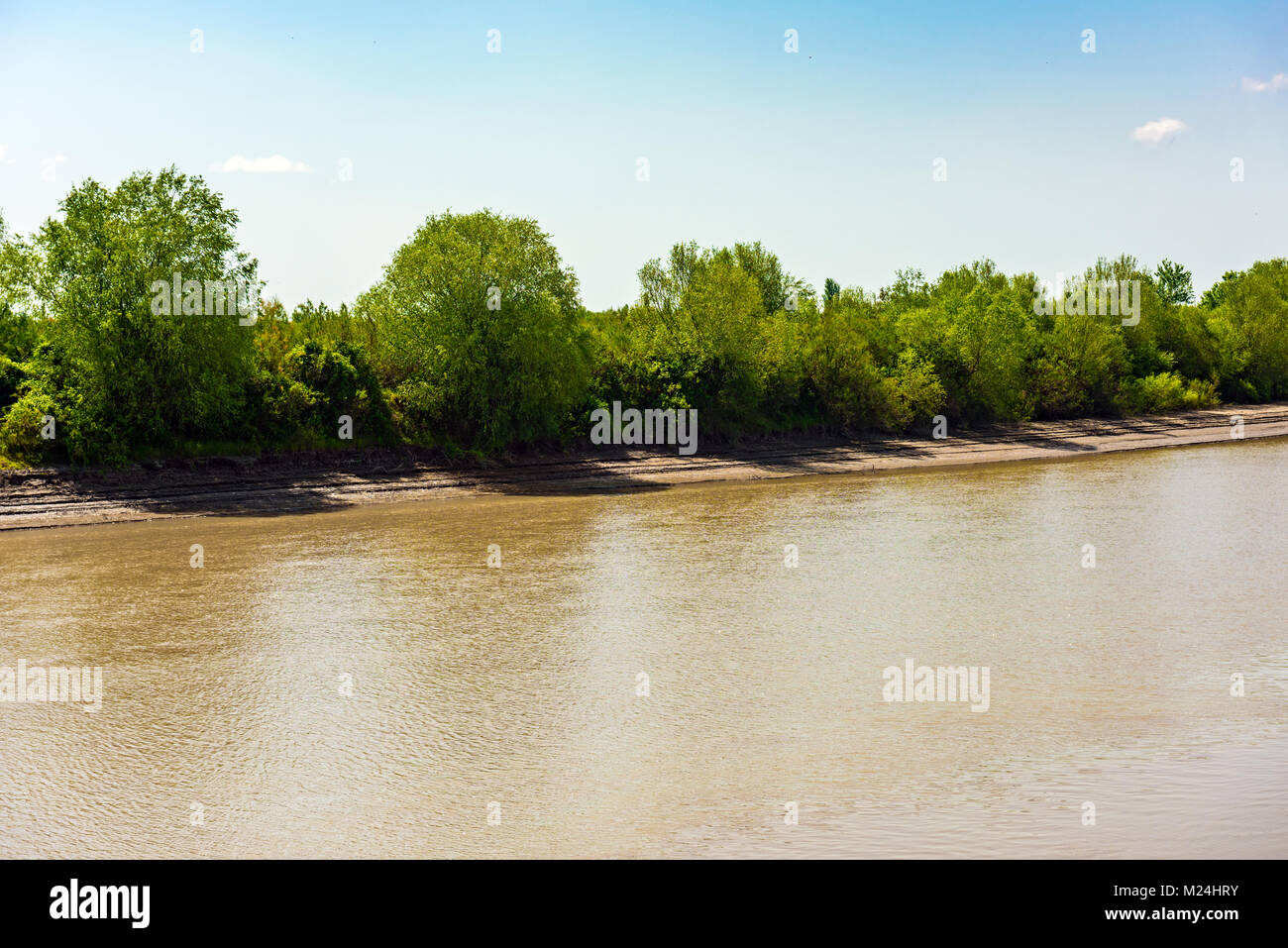 Fiume calmo piatto Foto Stock