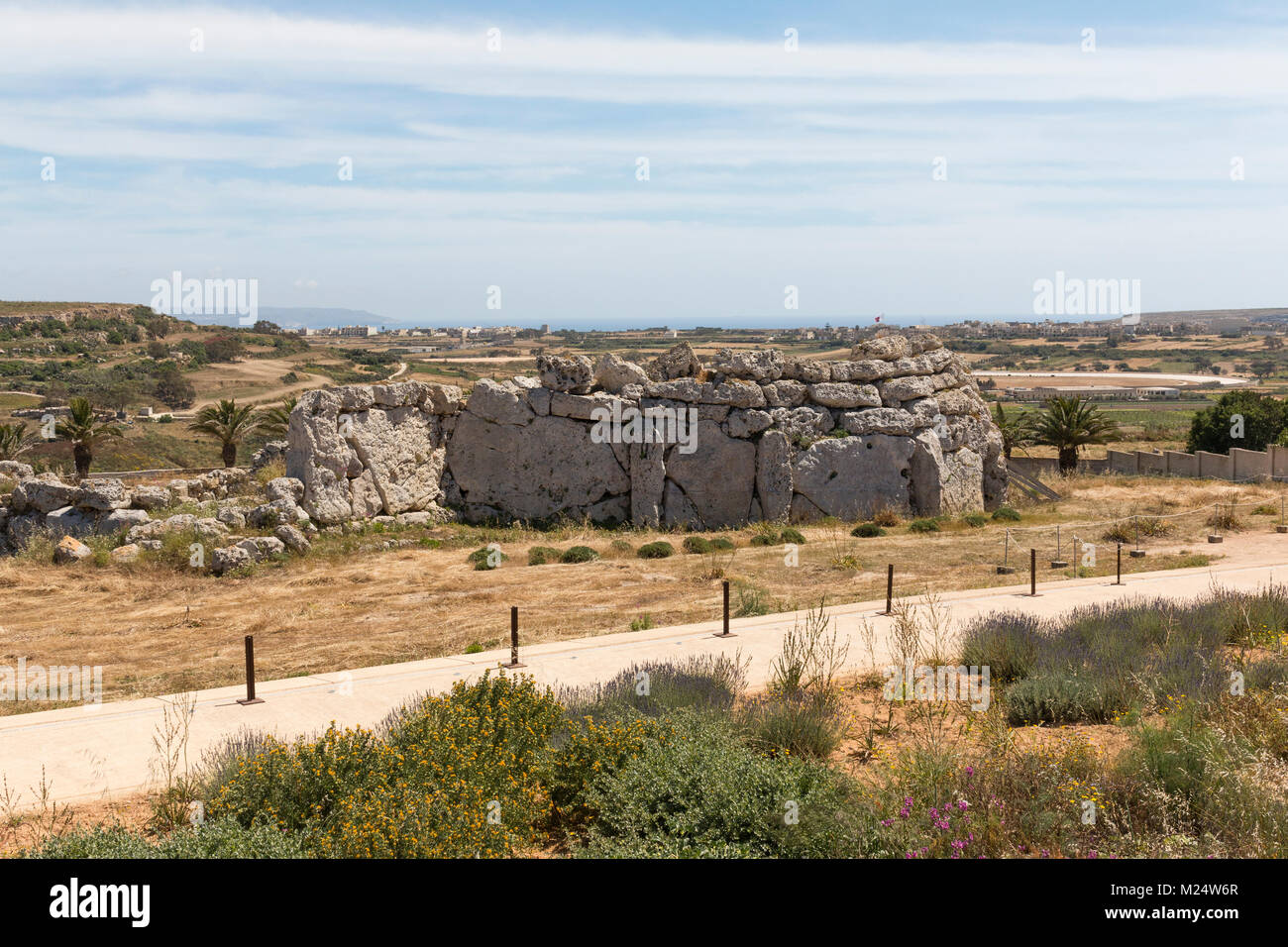 Una immagine di un tempio megalitico e la zona circostante, Gozo, Malta Foto Stock