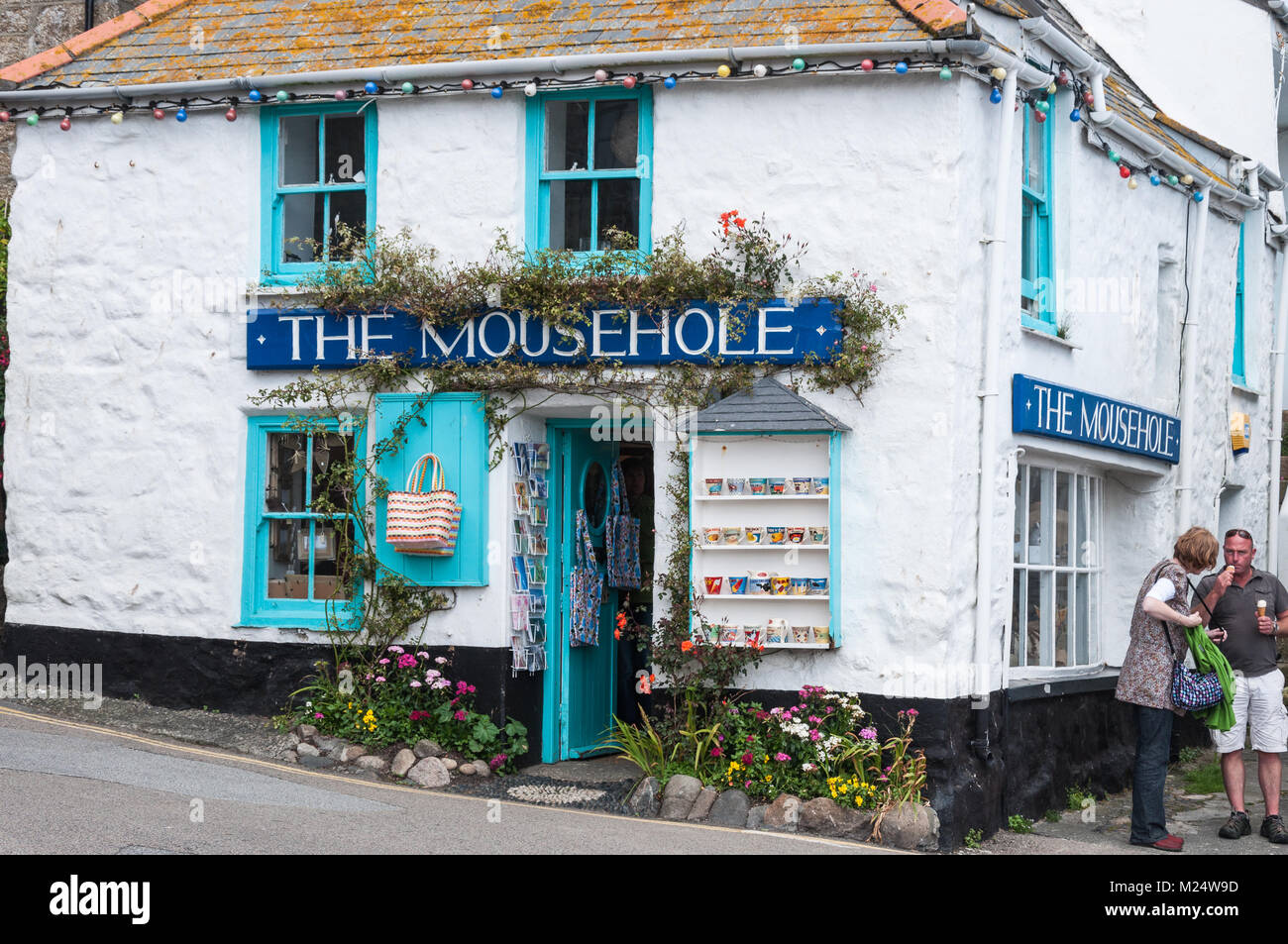 Vista esterna del Mousehole regali in Mousehole, Cornwall, Regno Unito Foto Stock