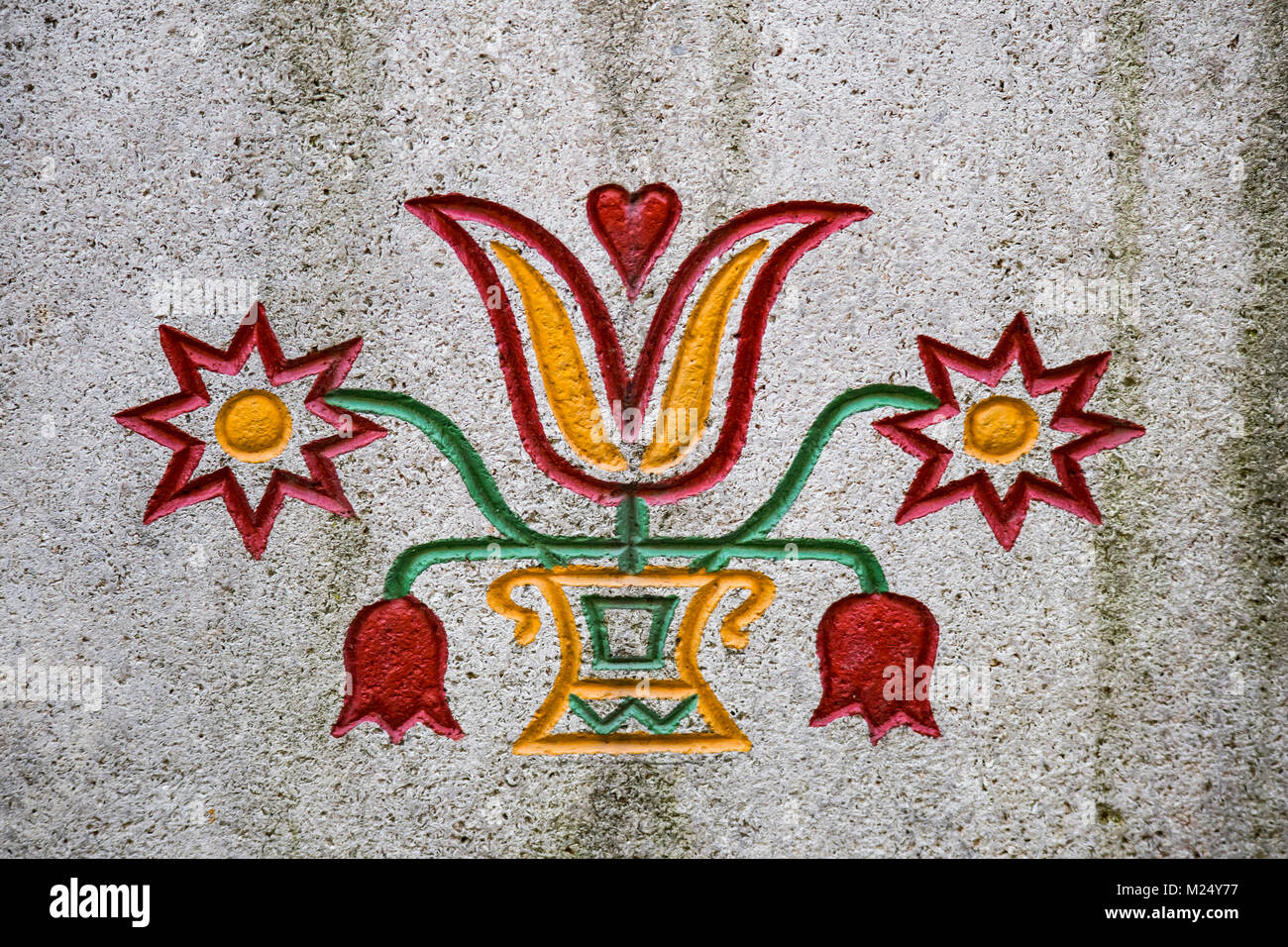 Fiori, pittura, simbolici a Schwälmer Brunnen o Schwalm bene, Alsfeld, Germania Foto Stock