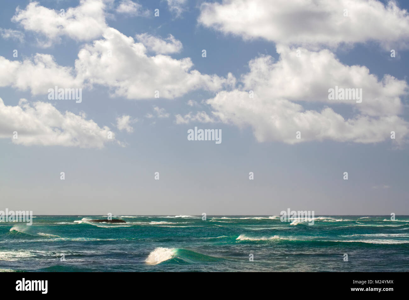 Increspato Ocean View off di Kawela Bay, Oahu Hawaii Foto Stock