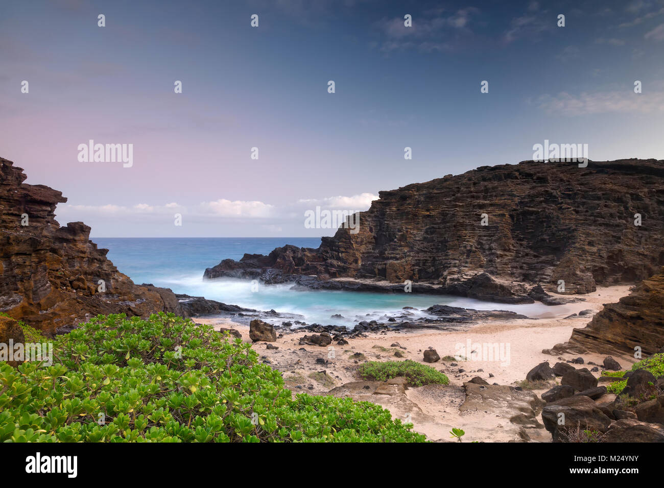 Vista di Halona Beach Cove a Honolulu, Hawaii Foto Stock
