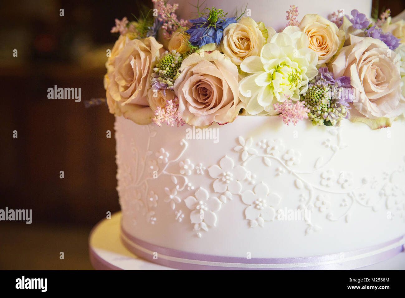 35 proposte di torta nuziale con fiori