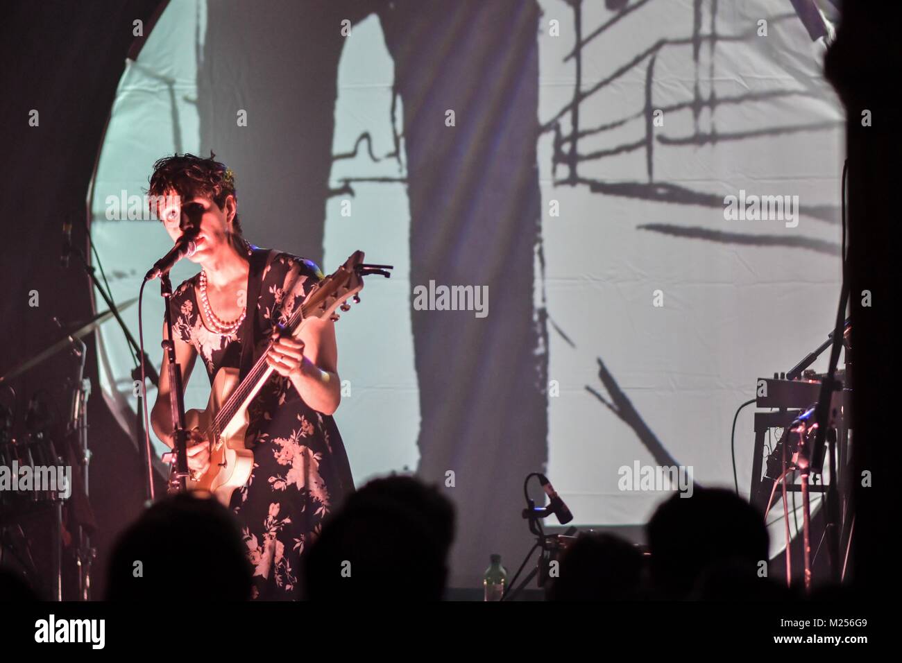 Ezra Furman performing live in Liverpool - Febbraio 2018 Foto Stock