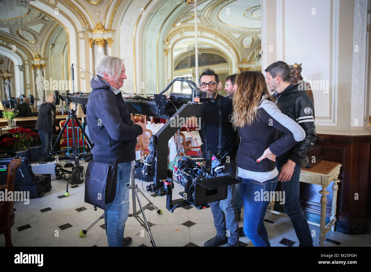 Napoli, un momento delle riprese della serie televisiva "I bastardi di Pizzofalcone', preso dall'opera dello scrittore Maurizio De Giovanni. Protagonisti della serie Alessandro Gassman e Carolina Crescentini. 05/02/2018, Napoli, Italia Foto Stock