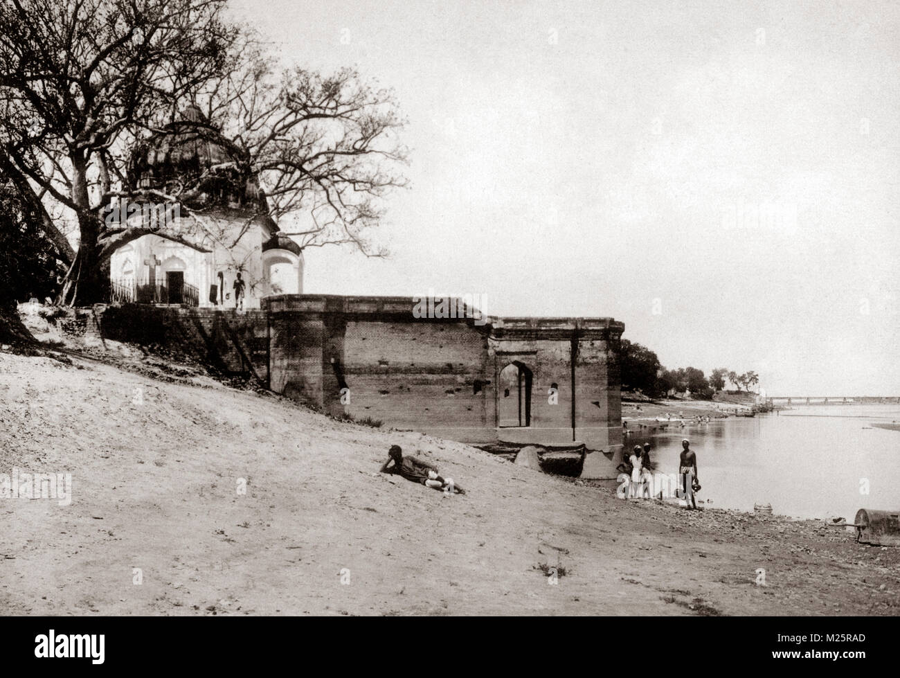 C. 1880 India - Satti Chaura Ghat o un massacro Ghat in Kanpur, Cawnpore, Uttar Pradesh, banca del fiume Gange - Scena di uccisione di 300 British uomini donne e bambini durante la ribellione indiana del 1857, Foto Stock