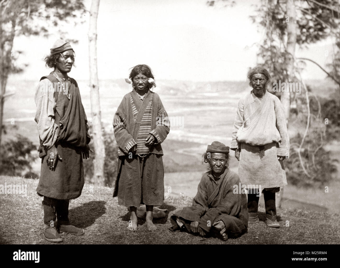 C. 1880 India - gruppo di gente di paese da vicino a Darjeeling, India settentrionale Foto Stock