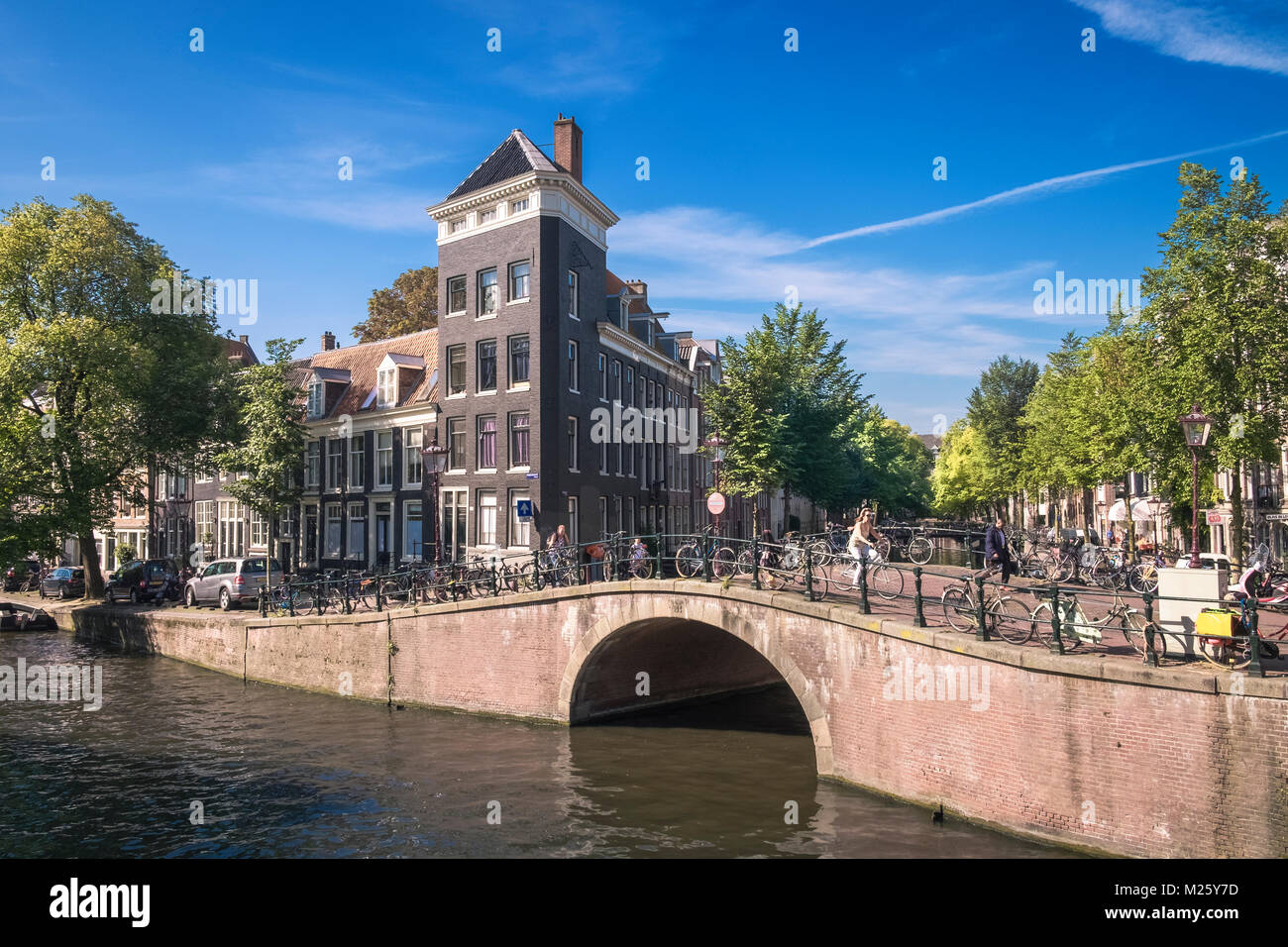 Amsterdam Canal Street scene, canale Prinsengracht, Amsterdam, Paesi Bassi. Foto Stock