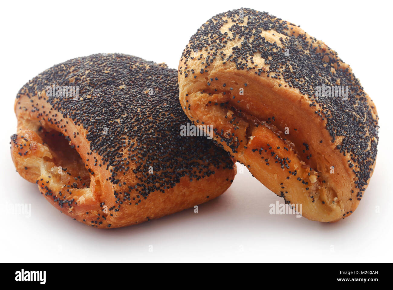 Tebirkes danese un pane con semi di papavero su sfondo bianco Foto Stock