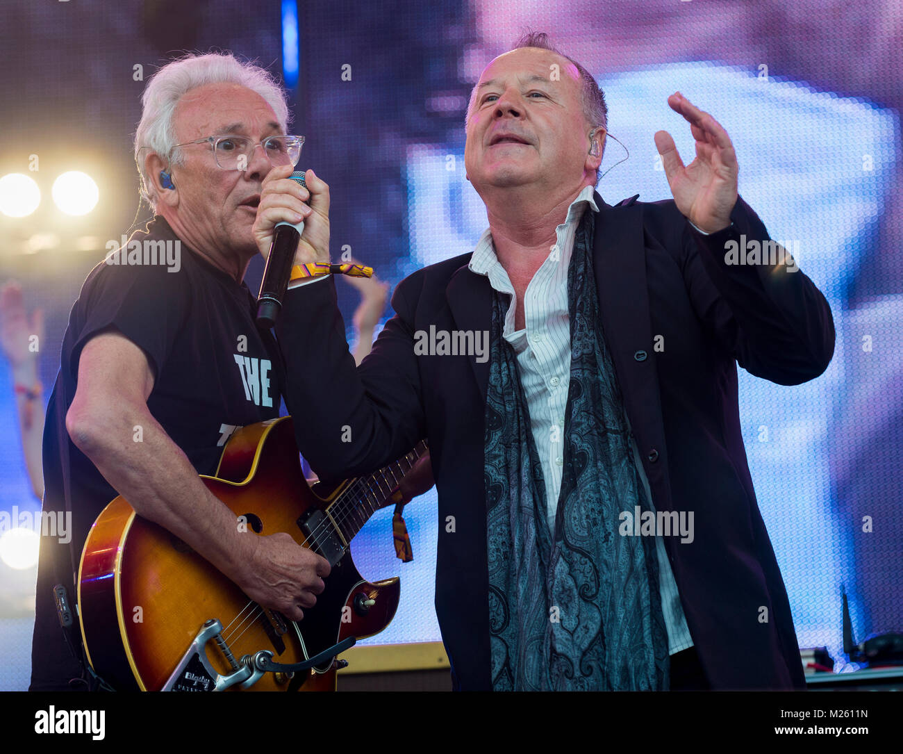 Jim Kerr (semplice scintillante di sorpresa sul palco con Trevor Horn Band presso il Festival di riavvolgimento, Scone Palace, Perth, 22 & 23 luglio, 2017 foto: Mart Foto Stock