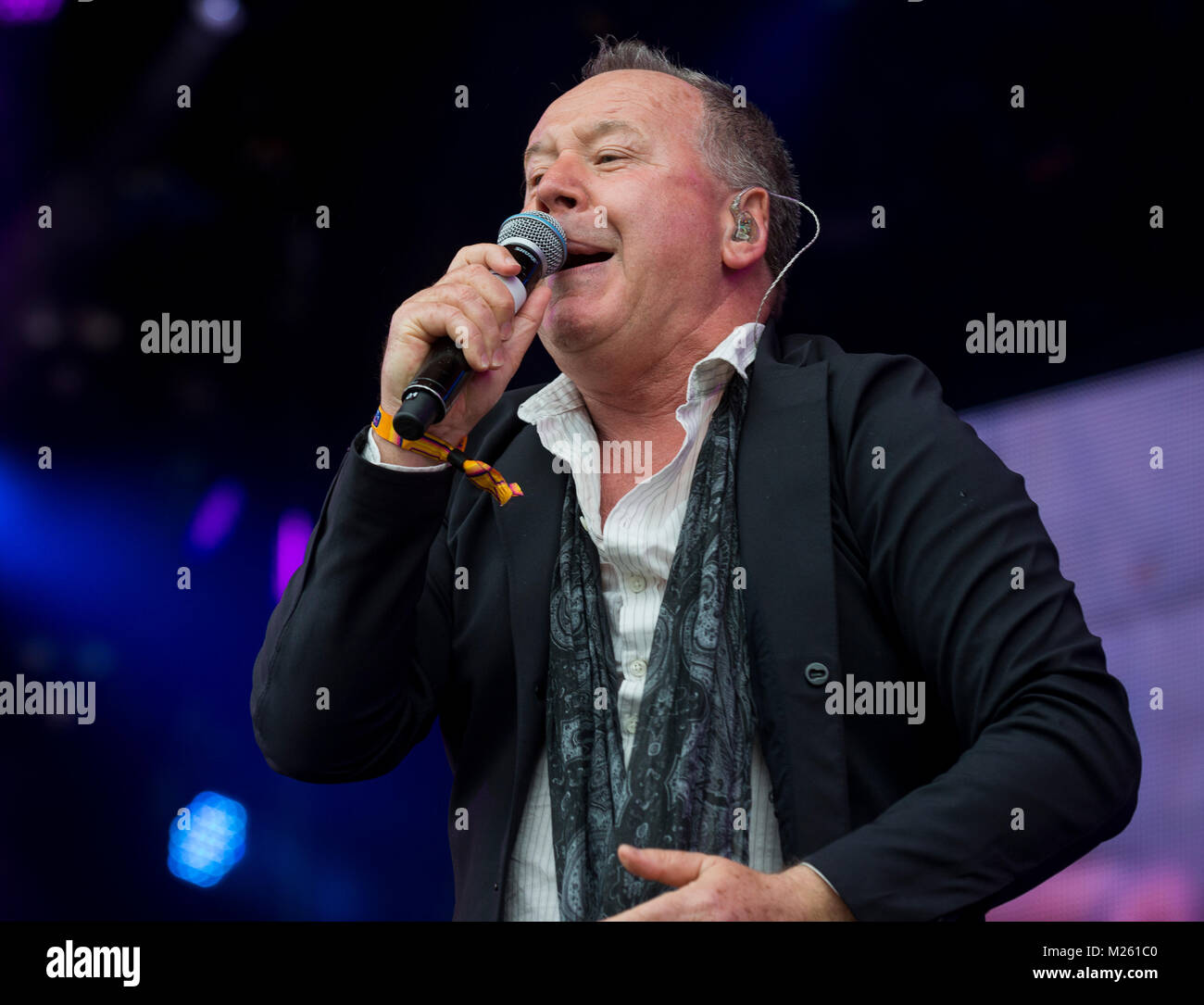 Jim Kerr (semplice scintillante di sorpresa sul palco con Trevor Horn Band presso il Festival di riavvolgimento, Scone Palace, Perth, 22 & 23 luglio, 2017 foto: Mart Foto Stock