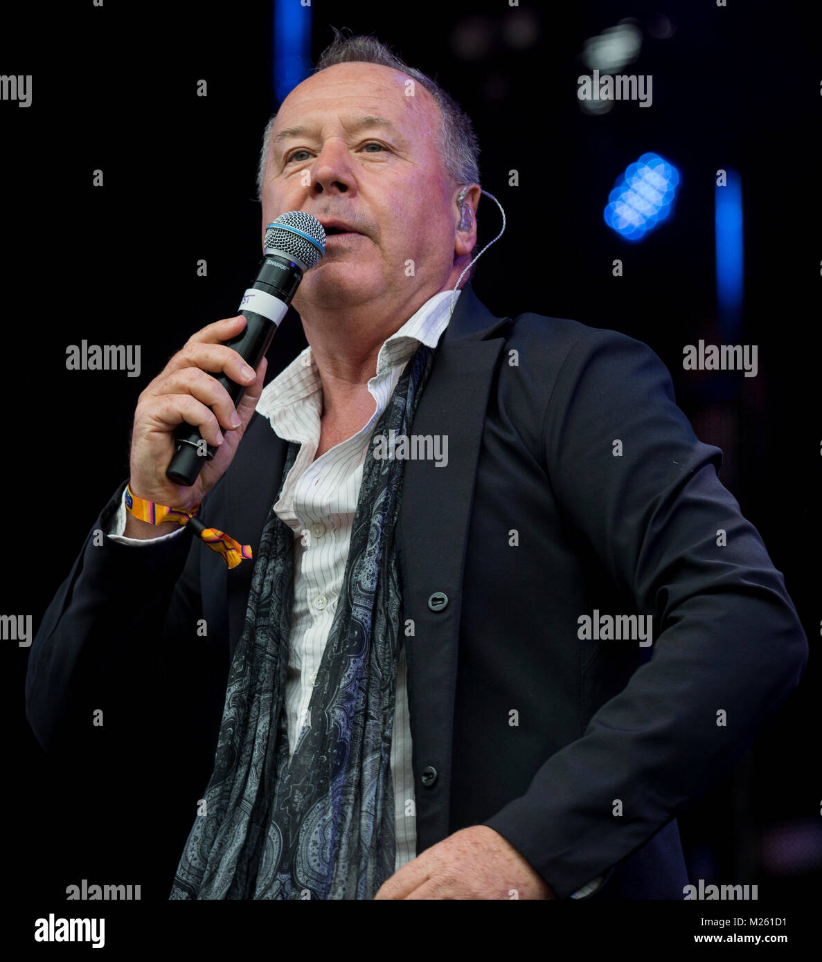 Jim Kerr (semplice scintillante di sorpresa sul palco con Trevor Horn Band presso il Festival di riavvolgimento, Scone Palace, Perth, 22 & 23 luglio, 2017 foto: Mart Foto Stock