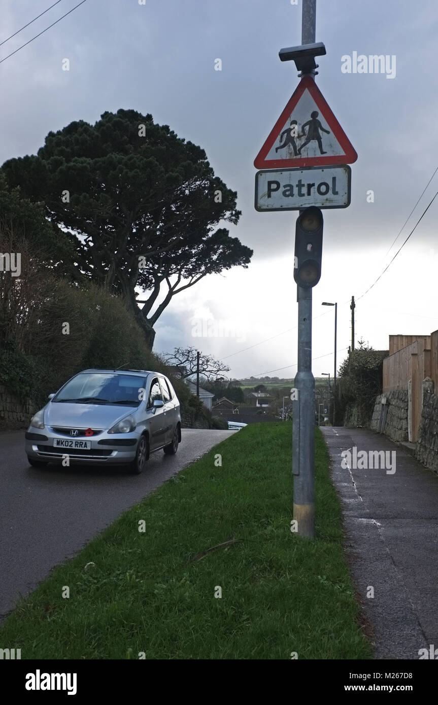 Una strada vicino a una scuola in Cornovaglia Foto Stock