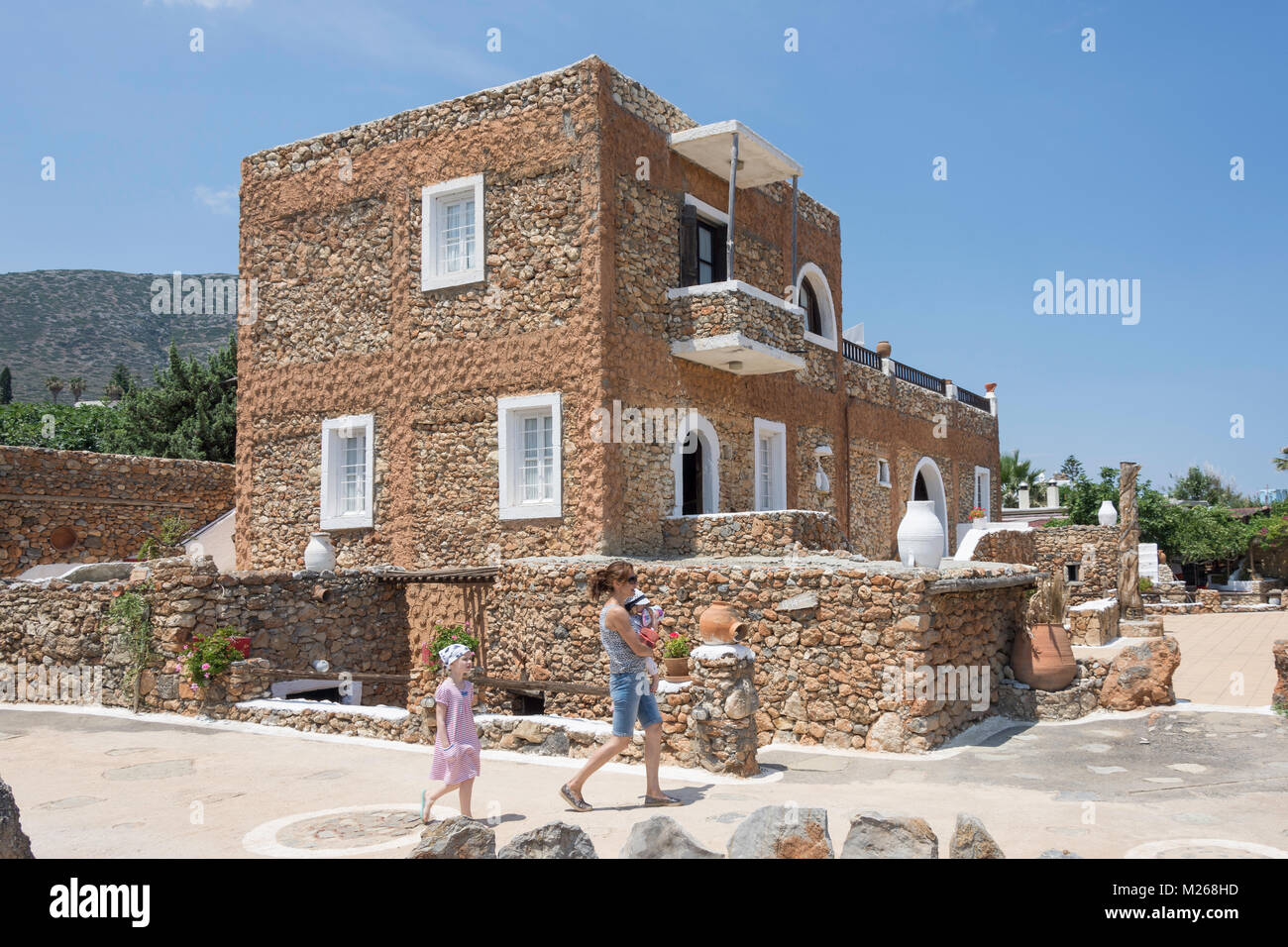 Tipica casa cretese a Lychnostatis Cretan Open Air Museum, Hersonissos, Regione di Heraklion, Creta (Kriti), Grecia Foto Stock