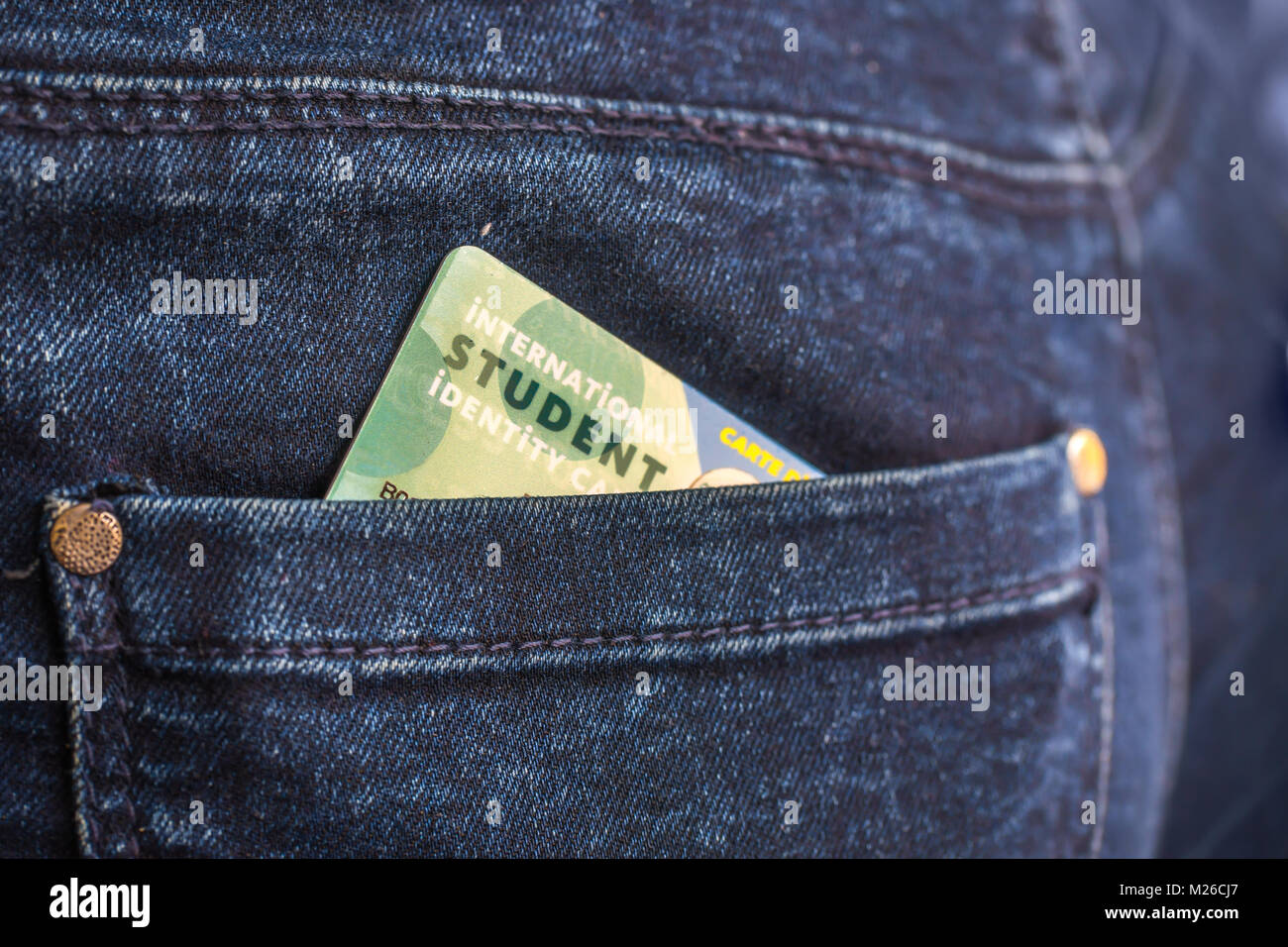 International Student Identity Card in una tasca posteriore dei jeans Foto Stock