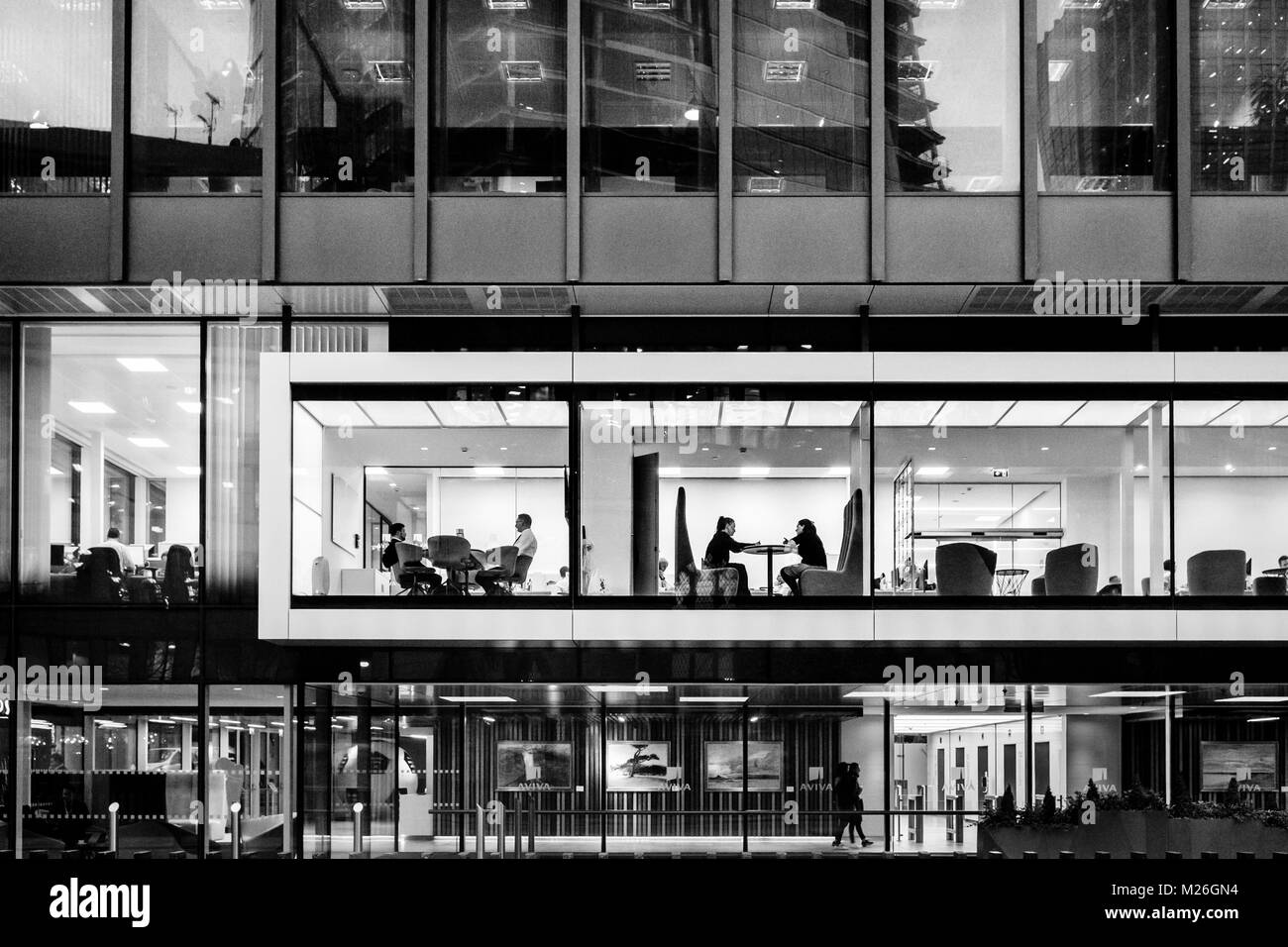 Londra in bianco e nero fotografia urbani: edificio di uffici nella città di Londra. Foto Stock