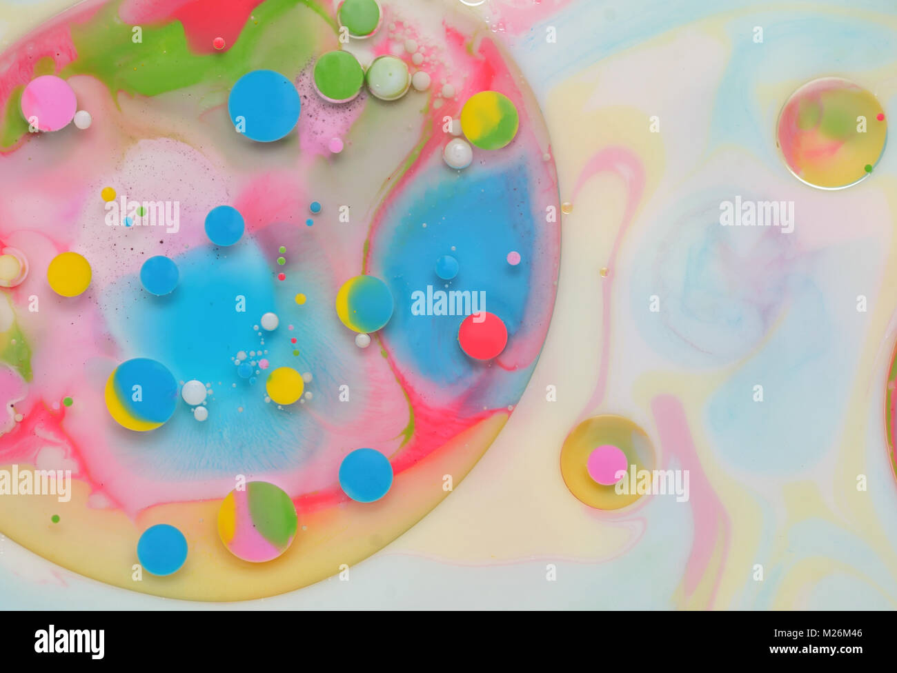 Acqua, latte e olio closeup abstract Foto Stock