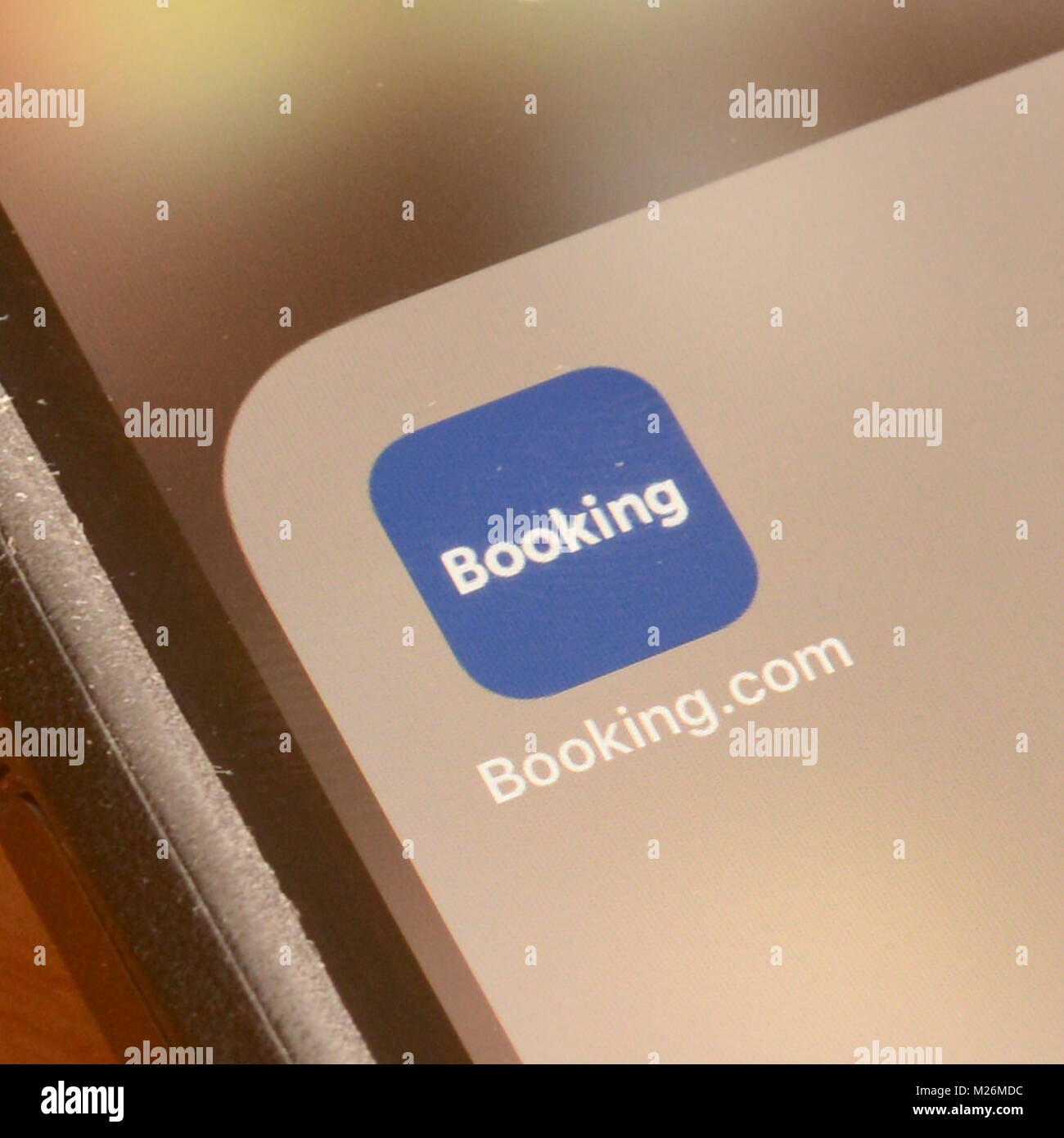 Booking.com viaggi e hotel prenotazione applicazione su smart schermata telefono Foto Stock