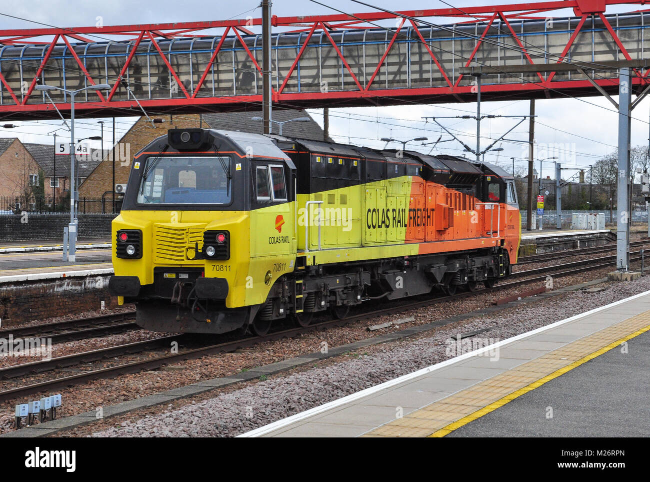 Cole il trasporto ferroviario di merci di classe 70 locomotiva diesel a Cambridge stazione ferroviaria, England, Regno Unito Foto Stock