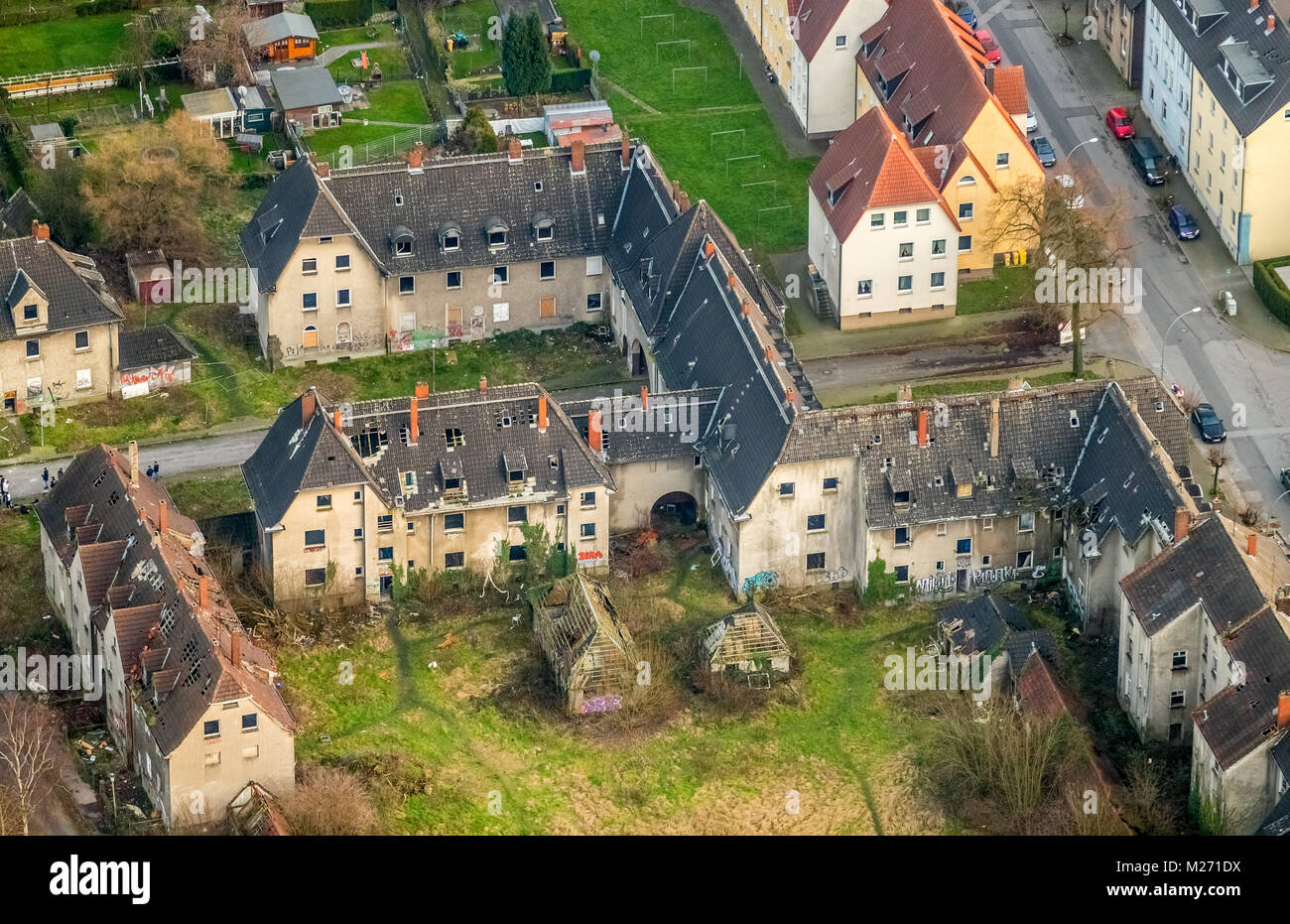 La proprietà di scarto Erlenkrug sul Erlenstraße in Gladbeck nella zona della Ruhr nel Land della Renania settentrionale-Vestfalia. La rovina di scarto crolla., Foto Stock