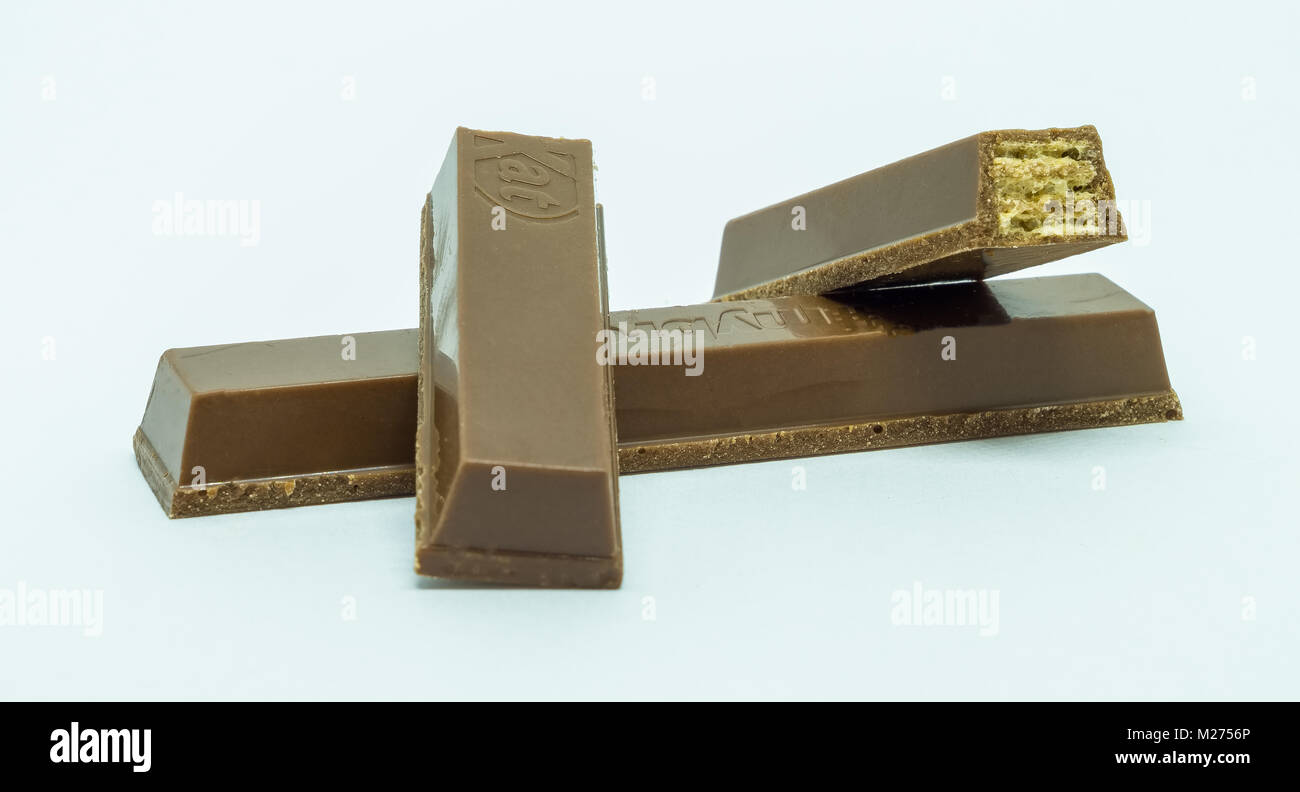 Largs, Scozia - Febbraio 03, 2018: Kitkat dita di cioccolato alta in zucchero e è uno dei molti alimenti a essere preso di mira dalle organizzazioni sanitarie. Foto Stock