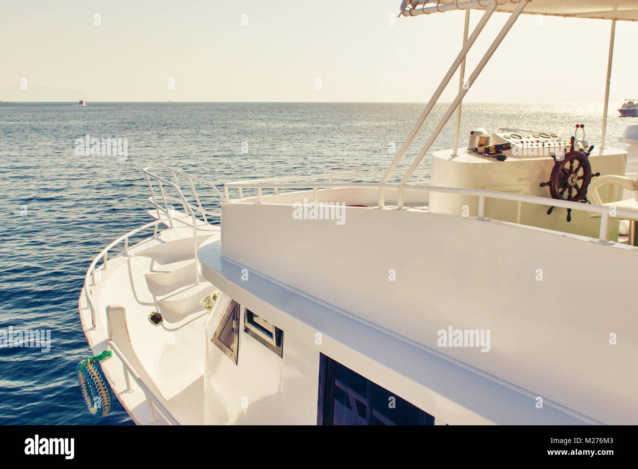 Il luogo del capitano per il controllo con volantino della nave. Foto Stock