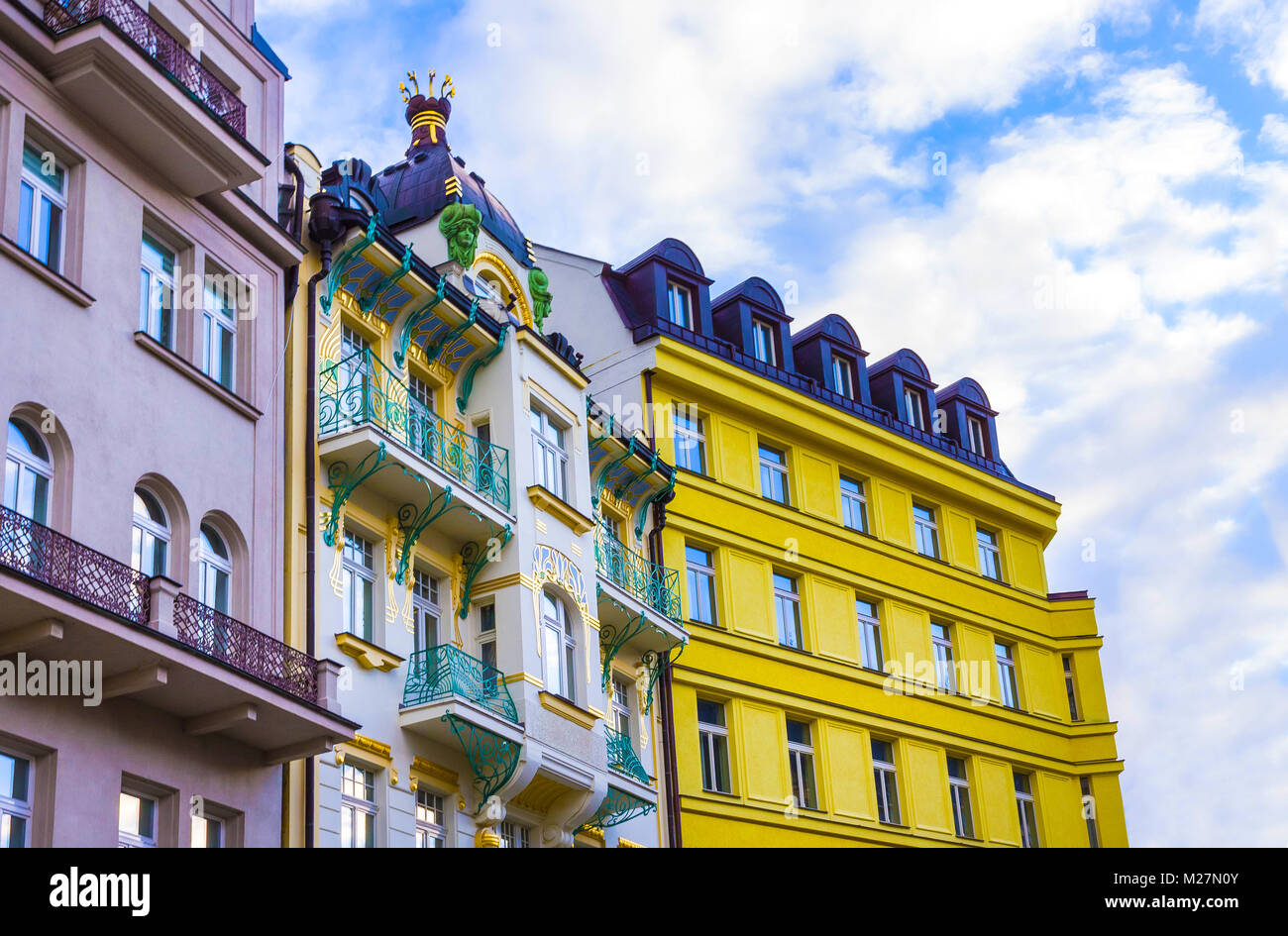 Le facciate delle vecchie case in centro Foto Stock