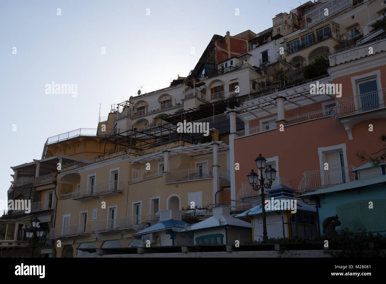 Positano, Campania, Italia 12 marzo 2017 ritratto di case colorate di Positano nel loro incantevole bellezza. Foto Stock