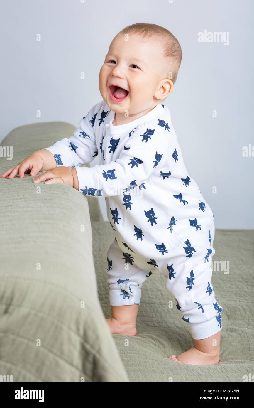 Ritratto di un bambino felice. Allegro baby Foto Stock