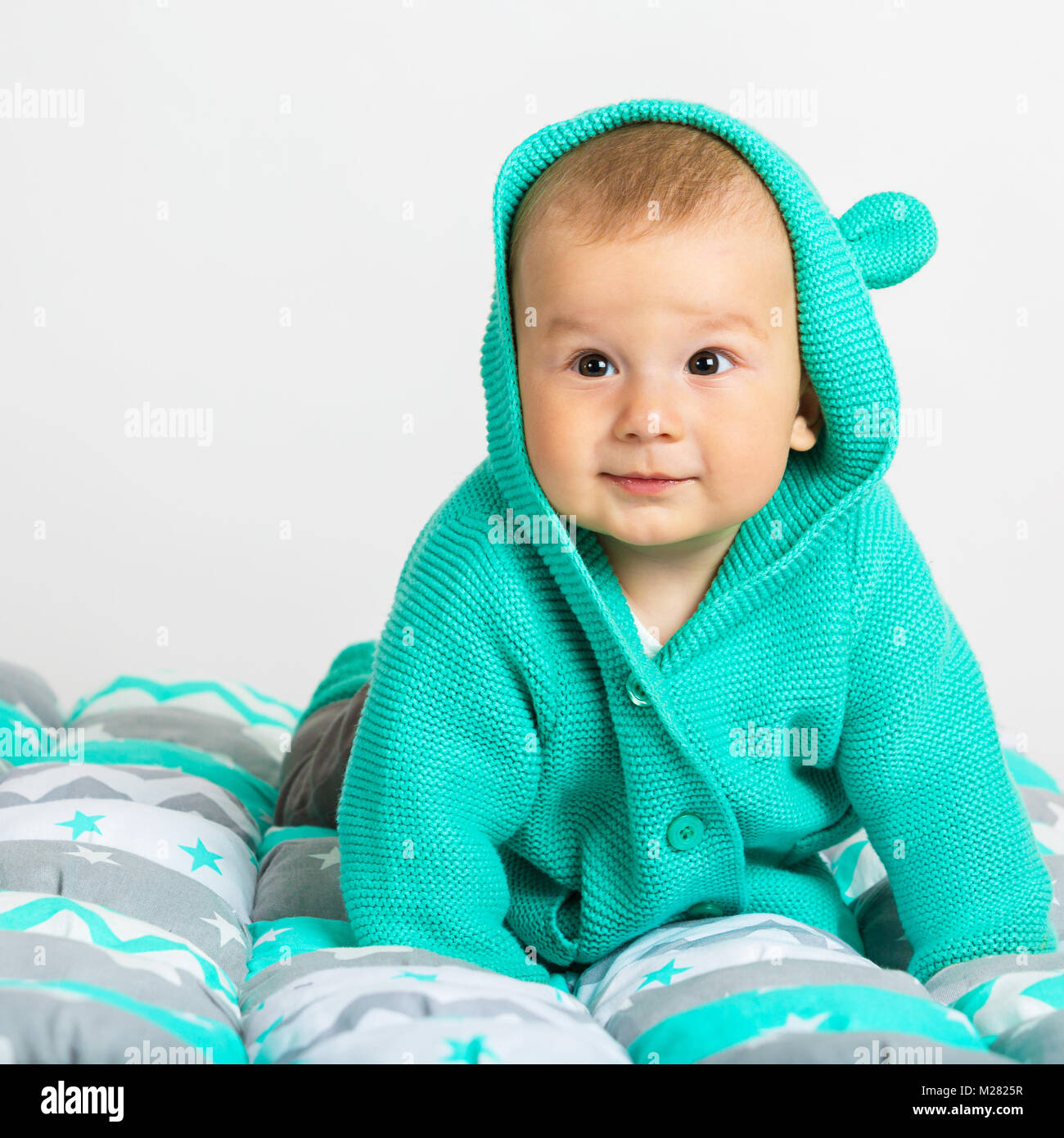 Ritratto di un bambino felice. Allegro baby Foto Stock