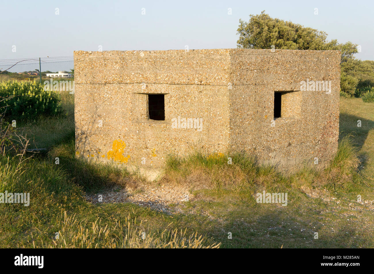 WW II porta pillole nei pressi di artigliare il punto, a Hayling Island, Hampshire, Regno Unito Foto Stock