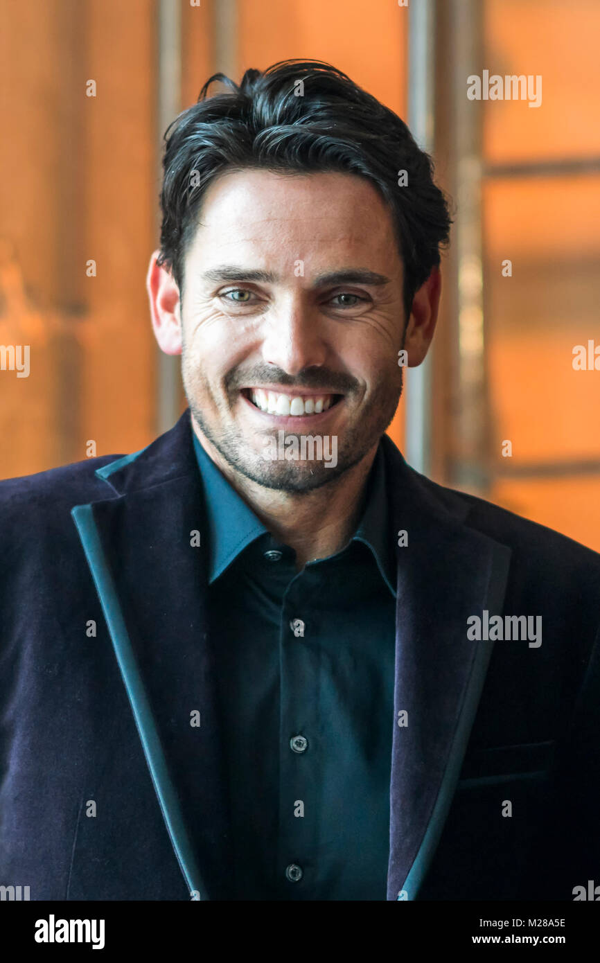 Jan Kralitschka ' Ex-Bachelor' stellt im Hotel nhow Berlin ...
