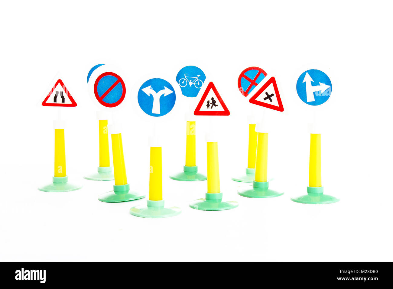 Il codice della strada e di sicurezza per la circolazione su strada del veicolo e di regole di diritto di guida cartello stradale giocattoli.. Foto Stock
