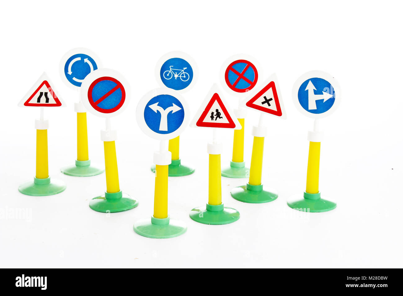 Il codice della strada e di sicurezza per la circolazione su strada del veicolo e di regole di diritto di guida cartello stradale giocattoli. Foto Stock